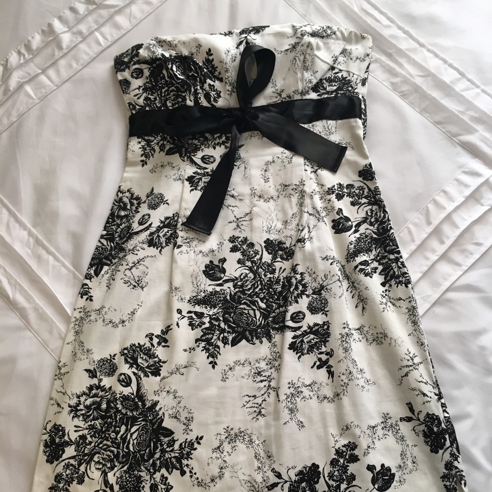 Beautiful dress with black and white floral design